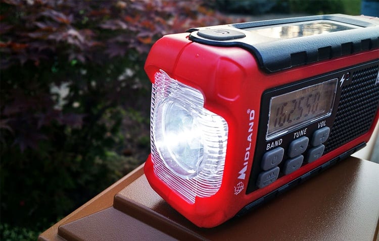 WHAT’S THE BEST TYPE OF RADIO TO HAVE IN AN EMERGENCY?